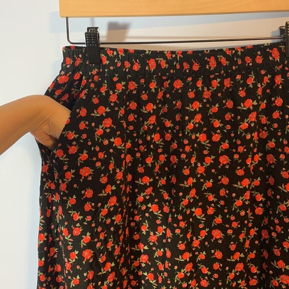Vero moda maxi long skirt black red floral roses pockets 2 side slits Flowy easy - Picture 7 of 10